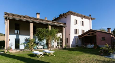 Property building, Patio, Spring, Day, Garden, Garden view, sunbed