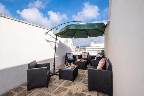 Property building, Balcony/Terrace, Living room