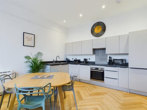 Dining area, dishwasher, microwave, toaster, washing machine, kitchen