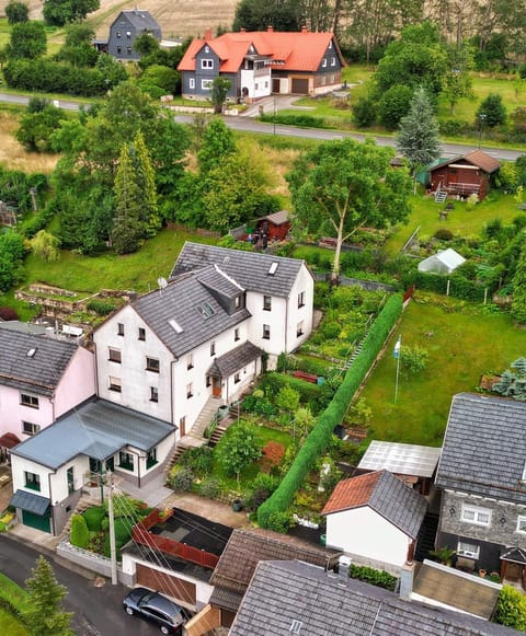 Property building, Garden, Parking