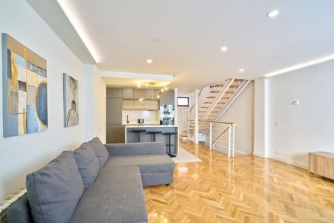 Kitchen or kitchenette, Seating area, Dining area