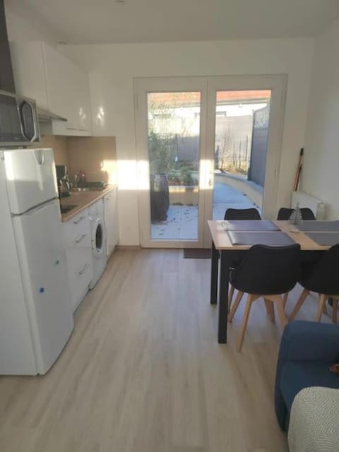 Patio, Kitchen or kitchenette, Dining area