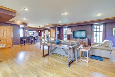 Private Hot Tub Bays View Lodge in Kingsport! House in Kingsport