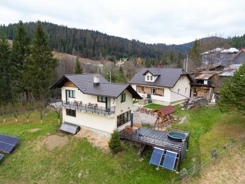 Property building, Day, Natural landscape, Bird's eye view, Mountain view