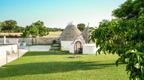 Property building, Spring, Day, Natural landscape, Garden, Garden, Balcony/Terrace, Garden view