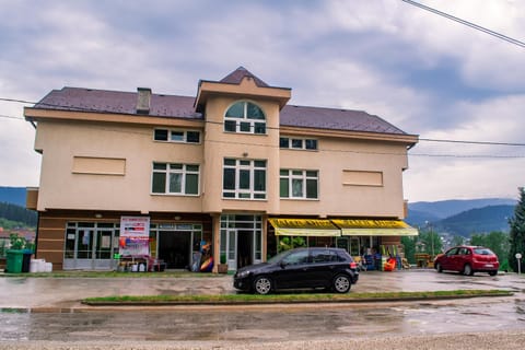Property building, Neighbourhood