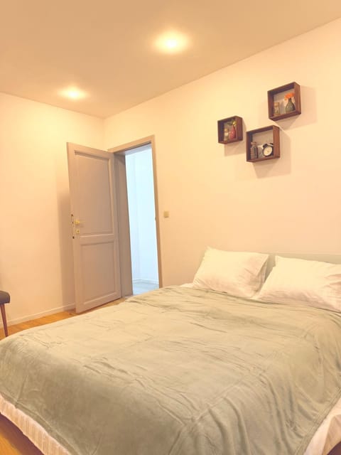 vicos house Vacation rental in Charleroi