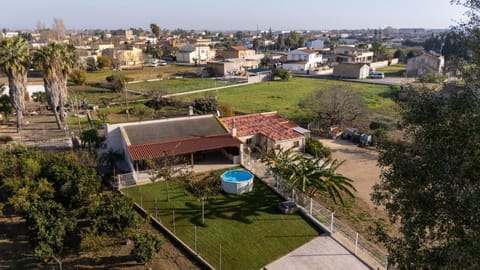 Property building, Spring, Day, Neighbourhood, Natural landscape, Bird's eye view, City view, Pool view, Street view, Swimming pool, Location