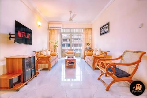 Communal lounge/ TV room, Living room, Seating area, Evening entertainment, air conditioner