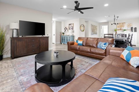 Phoenix 4 Br Retreat Pool Dog Friendly Games House in Avondale