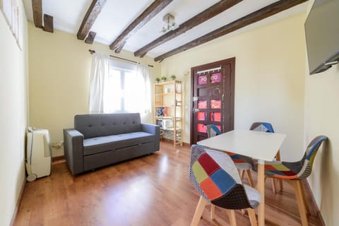 Communal lounge/ TV room, Living room, Dining area, heating
