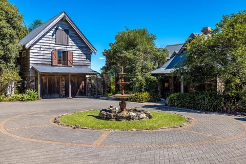 Puriri Valley Estate, Church Bay - Be My Guest Waiheke House in Auckland Region