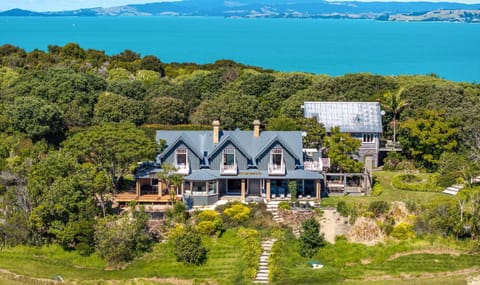 Puriri Valley Estate, Church Bay - Be My Guest Waiheke House in Auckland Region