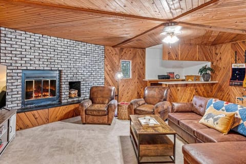 Hot Tub and Spacious Backyard Close to Lake! House in Coeur dAlene