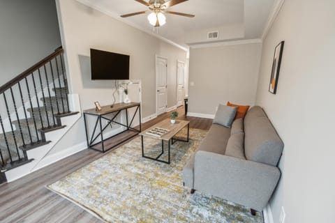 Biltmore Luxury 1513 #7 Townhomes l 2Bd 2 Bth Apartment in Clarksville