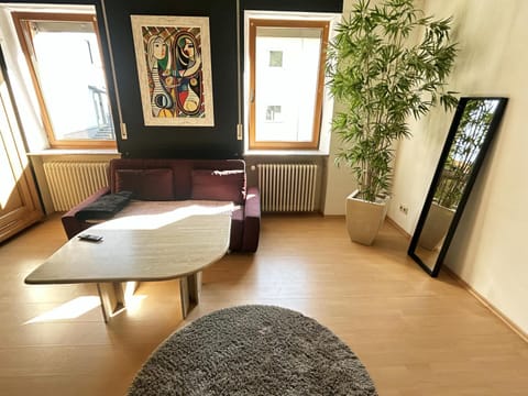 TV and multimedia, Living room, Decorative detail, Seating area