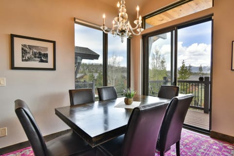 Lodgepole Lookout: Panoramic Mountain Views Apartment in Wildernest