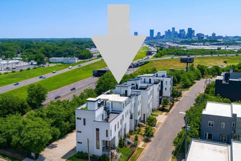 Nashville Delight - Fun Murals & Downtown Views House in East Nashville