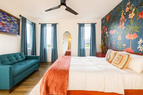 Nashville Delight - Fun Murals & Downtown Views House in East Nashville