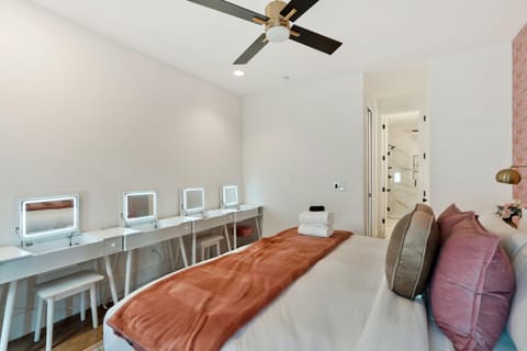 Nashville Delight - Fun Murals & Downtown Views House in East Nashville