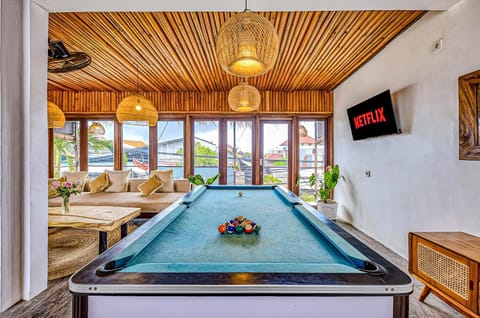 Billiard, Game Room