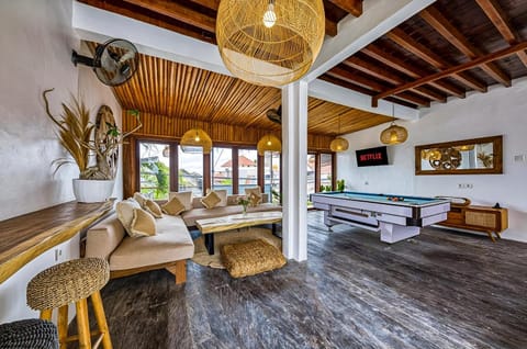 Living room, Photo of the whole room, Seating area