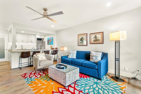 Kitchen or kitchenette, Living room, Seating area
