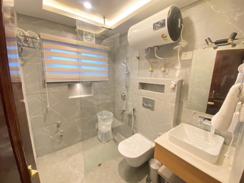 Shower, Bathroom, towels