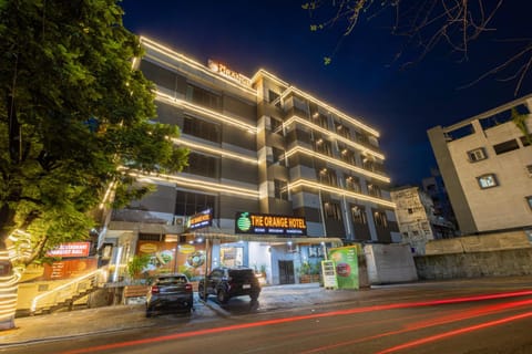 Property building, Neighbourhood, City view, Street view, Parking