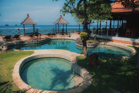 Swimming pool, Swimming pool