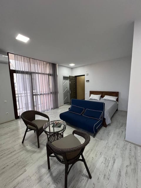 Bed, Living room, Photo of the whole room, Seating area, Dining area, Bedroom