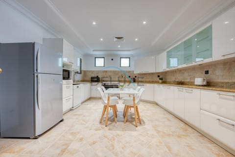 Kitchen or kitchenette, Dining area, dishwasher, oven, stove