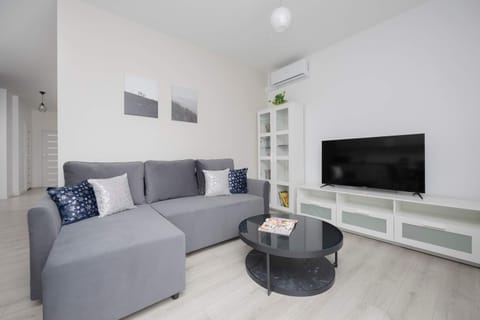 Communal lounge/ TV room, Living room, Seating area