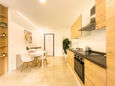 Kitchen or kitchenette, Dining area, stove