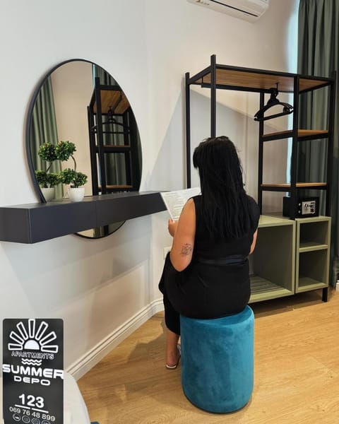 People, Living room, group of guests