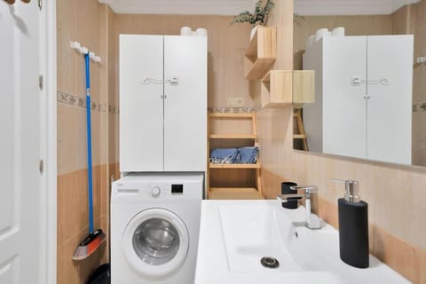 Estudio con wifi piscina y parking en Benalmádena - ACUARIO 5 Apartment in Torremolinos