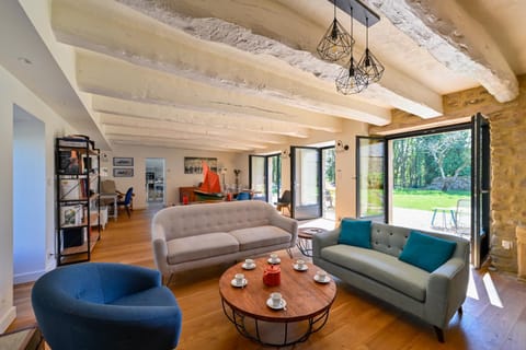 Living room, Seating area