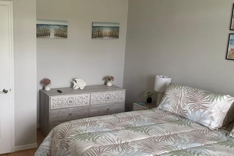 Family Friendly - Private Pool - Sleeps 10 Villa in Cape Coral