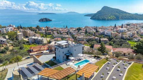 Property building, Nearby landmark, Neighbourhood, Natural landscape, Bird's eye view, Location