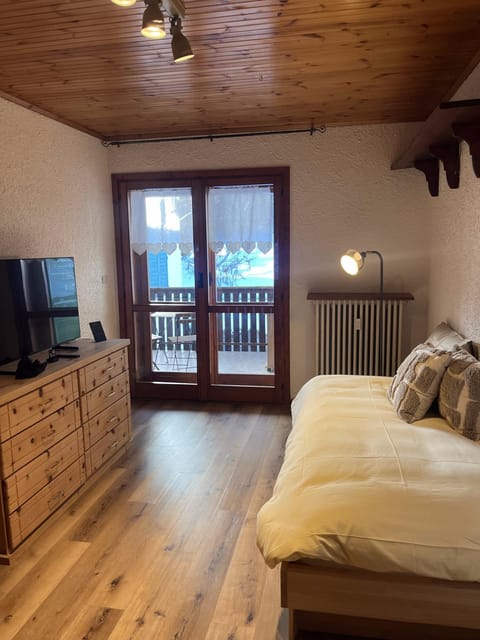 Bed, Living room, kitchen