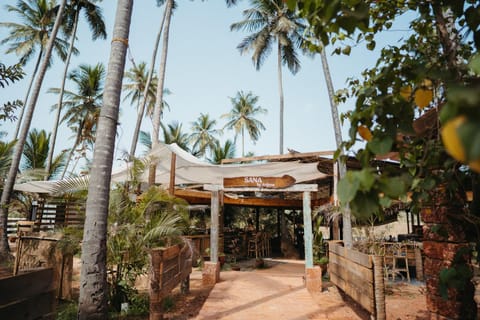 Property building, Restaurant/places to eat, Garden, Breakfast