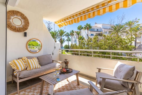 Day, View (from property/room), Balcony/Terrace, Seating area, Dining area