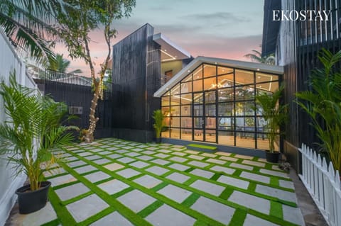 Property building, Garden view