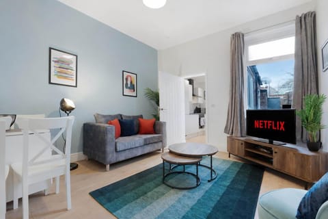 TV and multimedia, Seating area, Evening entertainment