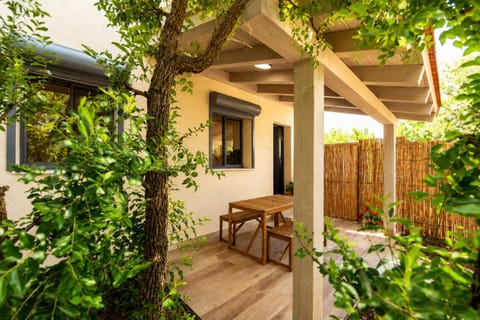 Patio, Spring, Garden, View (from property/room), Balcony/Terrace, Dining area, Garden view