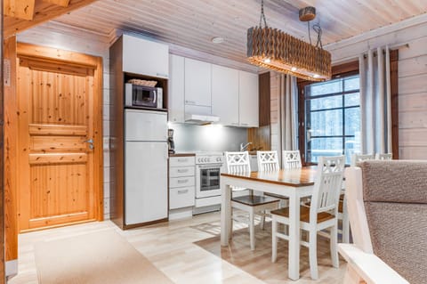 Dining area, kitchen