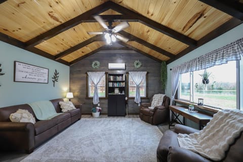 Eagle Lake Cottage House in Kentucky