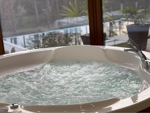 Hot Tub, Spa and wellness centre/facilities