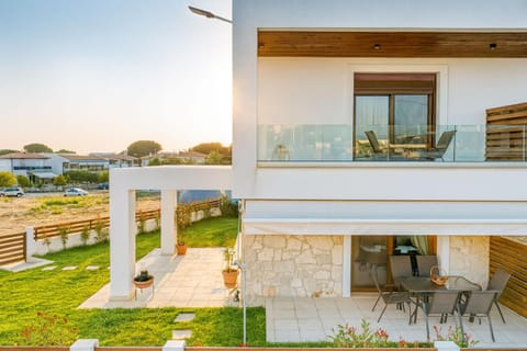 Garden, View (from property/room), Balcony/Terrace, Dining area, Garden view