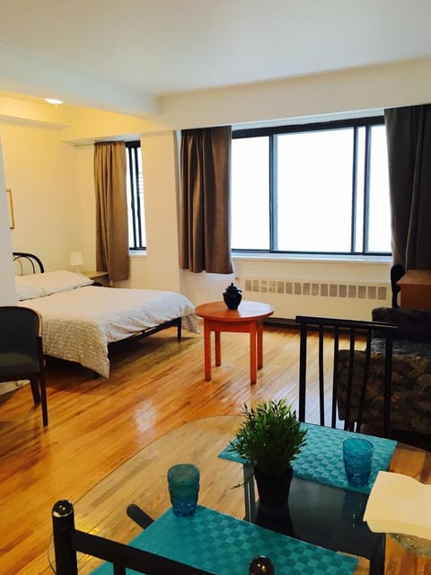 Bed, Living room, Photo of the whole room, Seating area, Bedroom